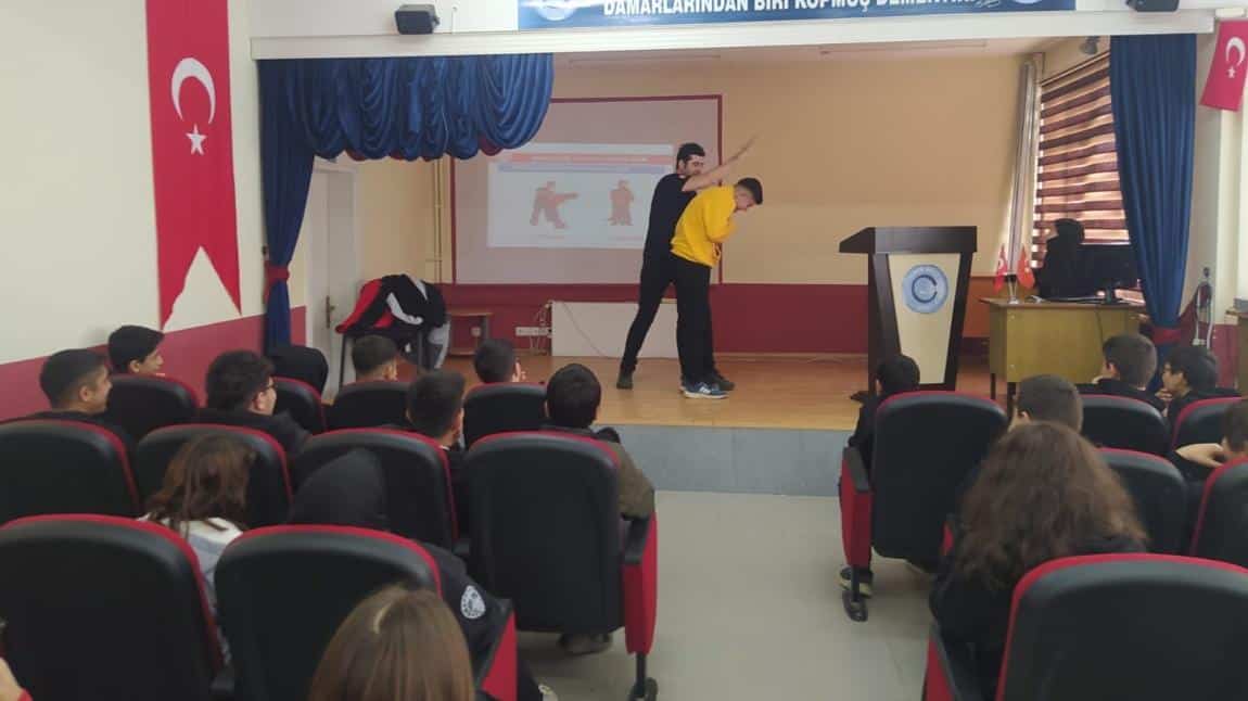 Bursa İl Milli Eğitim Müdürlüğü tarafından Okulumuz Öğrenci ve öğretmenlerine İlk Yardım Eğitimi verilmiştir.